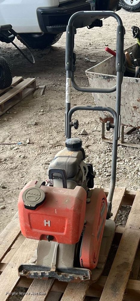 image for item EA9462 Husqvarna LF60  plate compactor