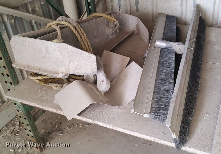 image for item LG9677 Concrete finishing tools