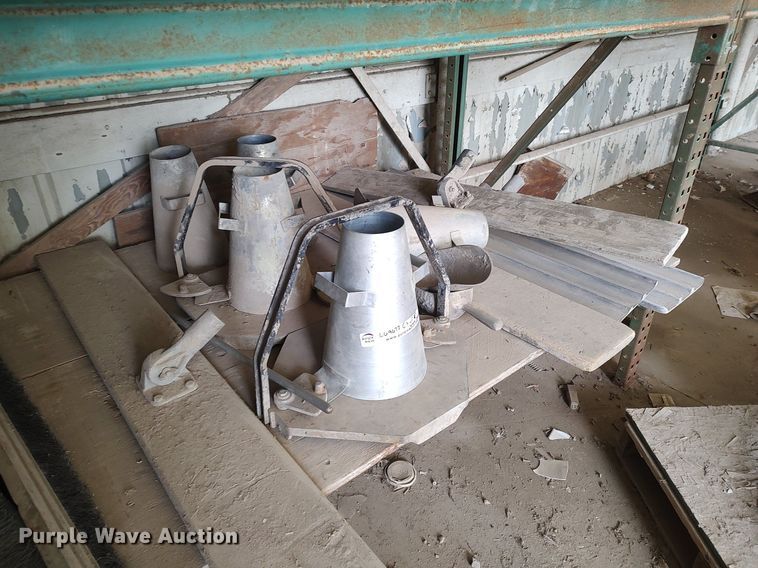 image for item LG9677 Concrete finishing tools