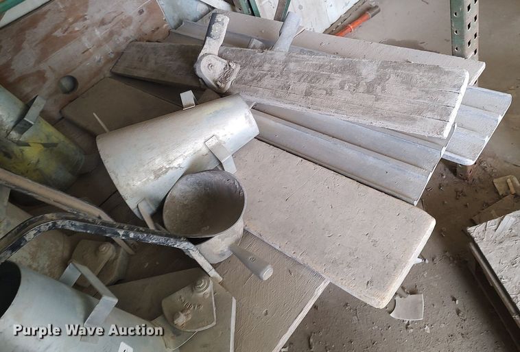 image for item LG9677 Concrete finishing tools