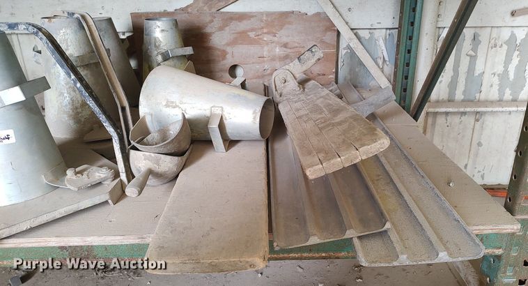 image for item LG9677 Concrete finishing tools