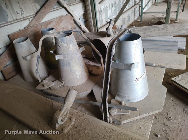 image for item LG9677 Concrete finishing tools