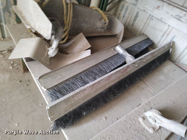 image for item LG9677 Concrete finishing tools