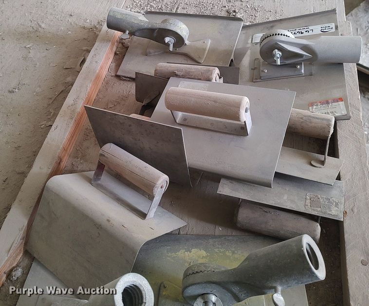 image for item LG9677 Concrete finishing tools