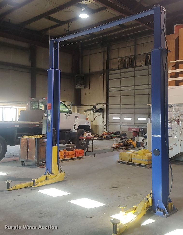 image for item LG9682 Central Marketing TP9KAC  two post automotive lift