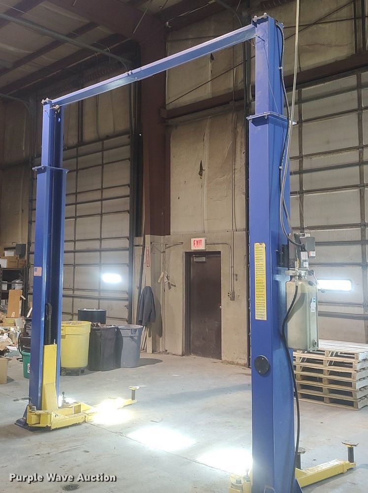 image for item LG9682 Central Marketing TP9KAC  two post automotive lift