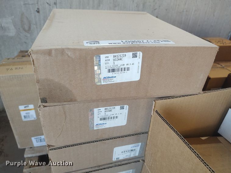 image for item LG9687 (4) pallets of filters