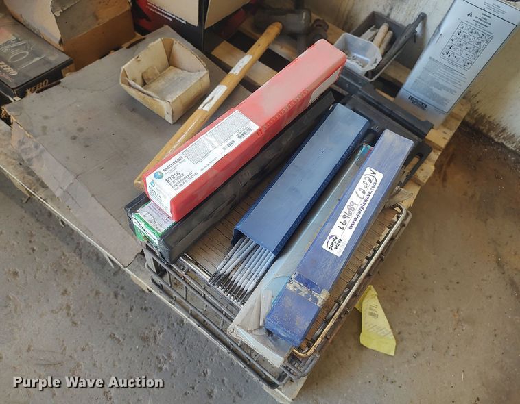 image for item LG9689 Miller Gold Star 400 SS  welder