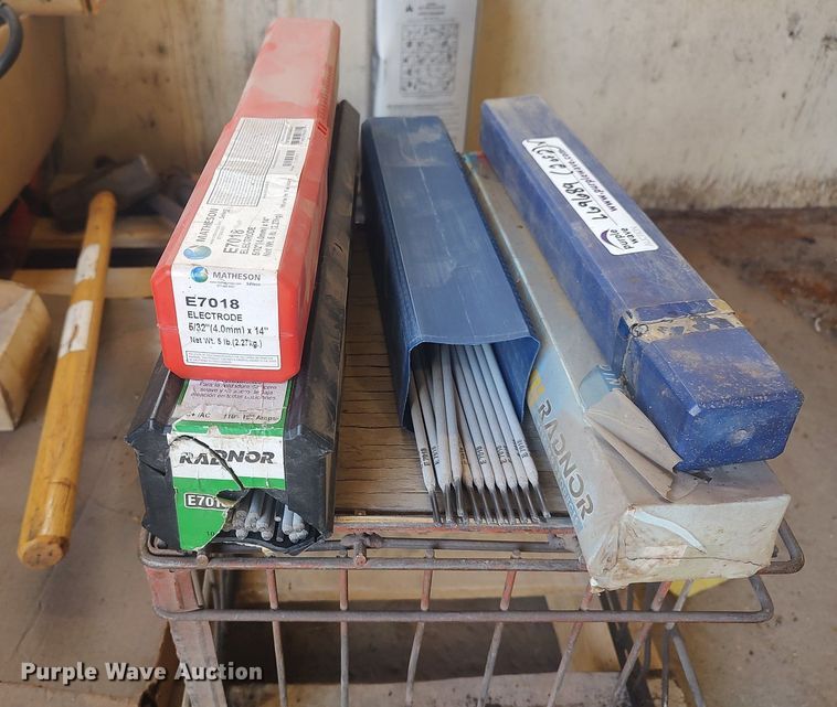 image for item LG9689 Miller Gold Star 400 SS  welder