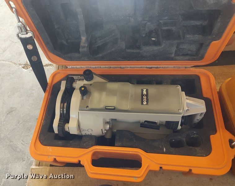 image for item LG9695 (9) theodolites