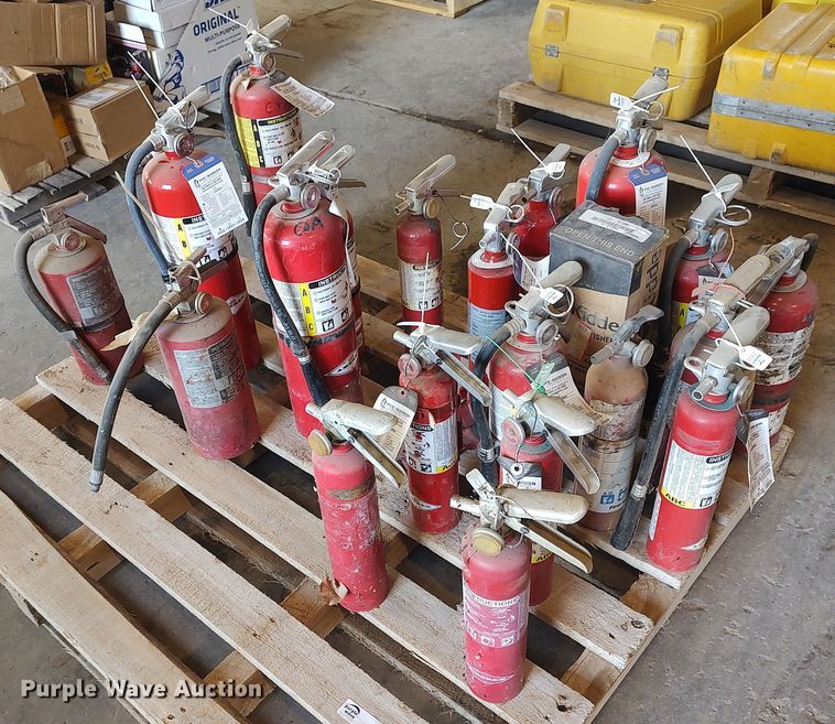 image for item LG9697 (22) fire extinguishers