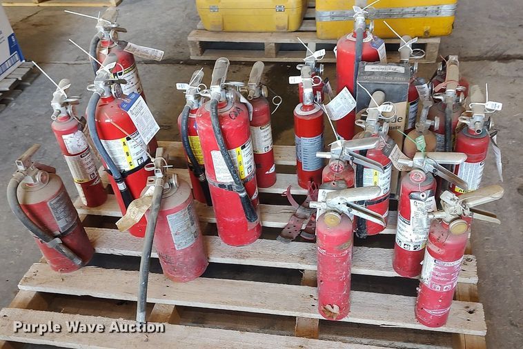 image for item LG9697 (22) fire extinguishers