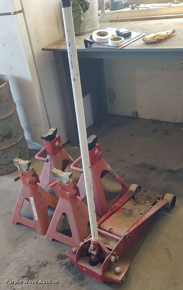 image for item LG9699 Floor jack