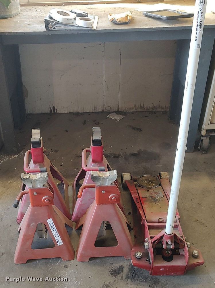 image for item LG9699 Floor jack