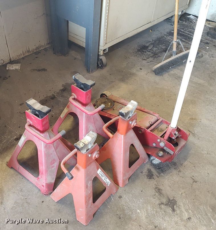 image for item LG9699 Floor jack