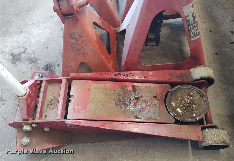 image for item LG9699 Floor jack