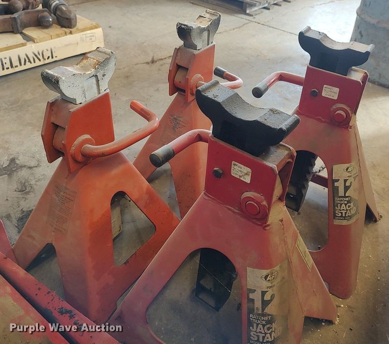 image for item LG9699 Floor jack