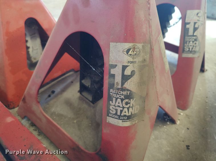 image for item LG9699 Floor jack