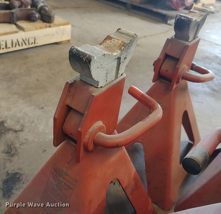 image for item LG9699 Floor jack