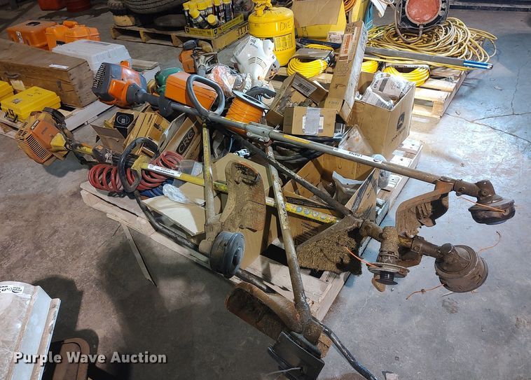 image for item LG9769 Lawn and garden equipment