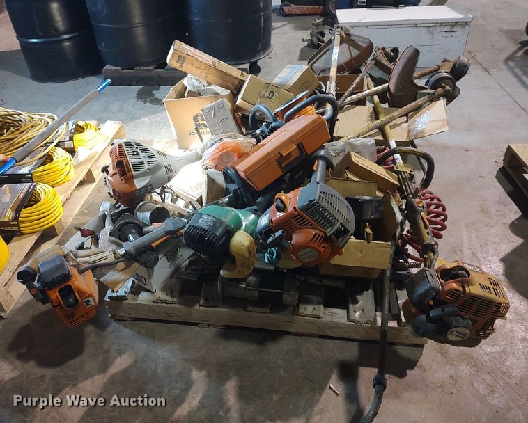 image for item LG9769 Lawn and garden equipment