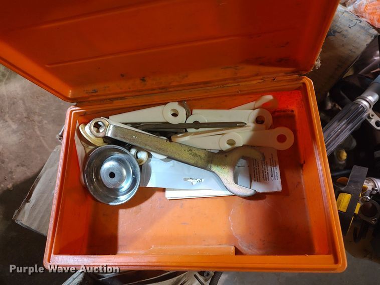 image for item LG9769 Lawn and garden equipment