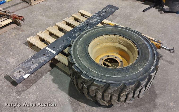 image for item LG9773 Skid steer parts