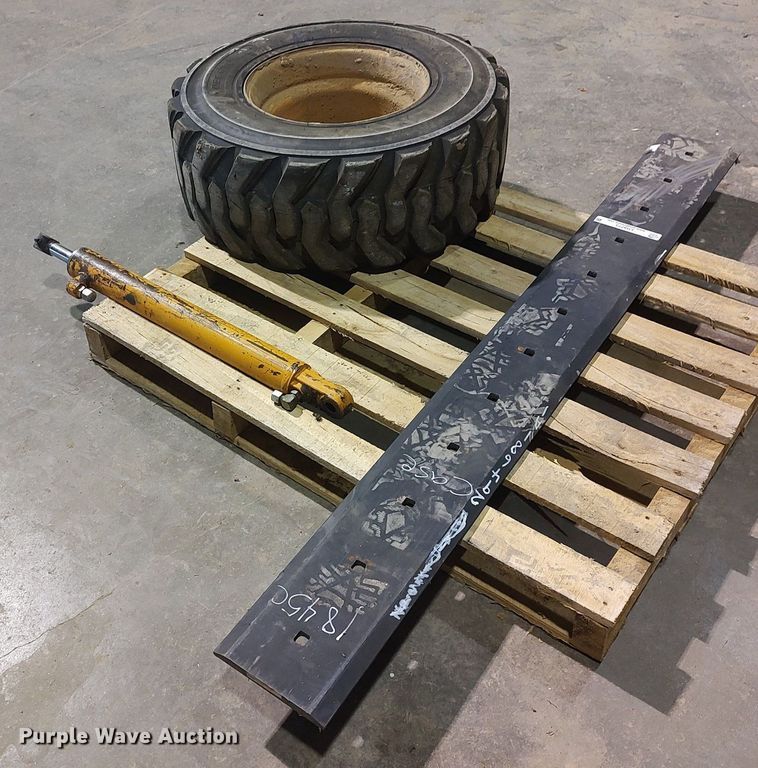 image for item LG9773 Skid steer parts