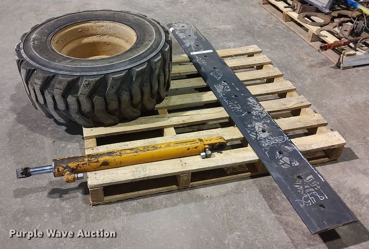 image for item LG9773 Skid steer parts