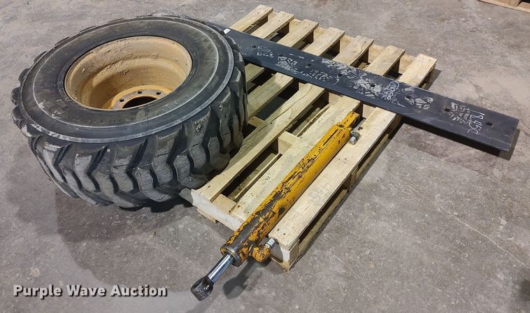 image for item LG9773 Skid steer parts