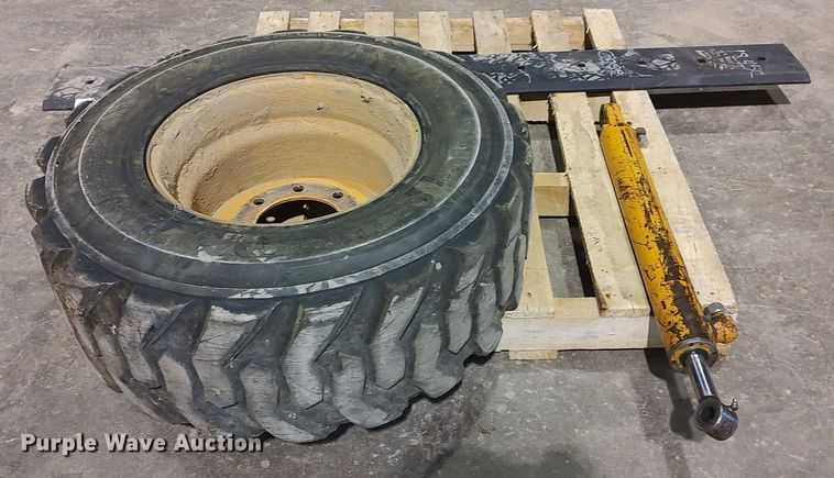 image for item LG9773 Skid steer parts