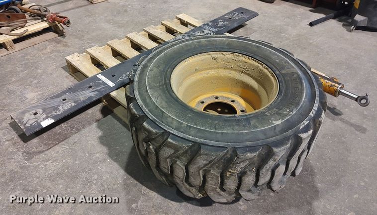 image for item LG9773 Skid steer parts