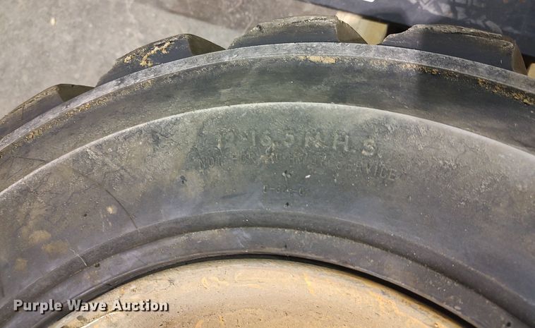 image for item LG9773 Skid steer parts