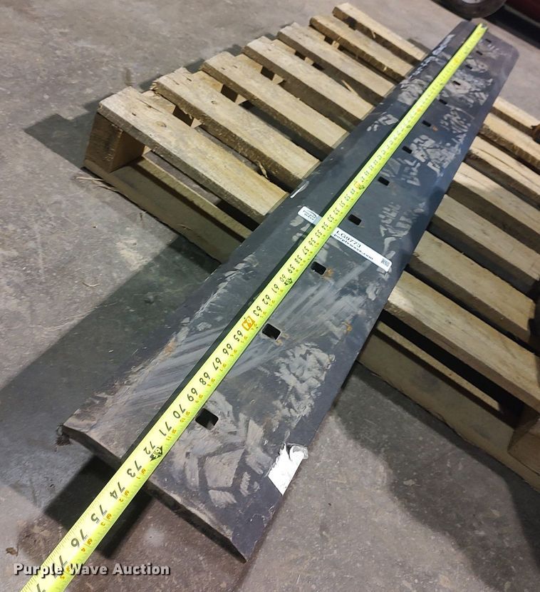 image for item LG9773 Skid steer parts