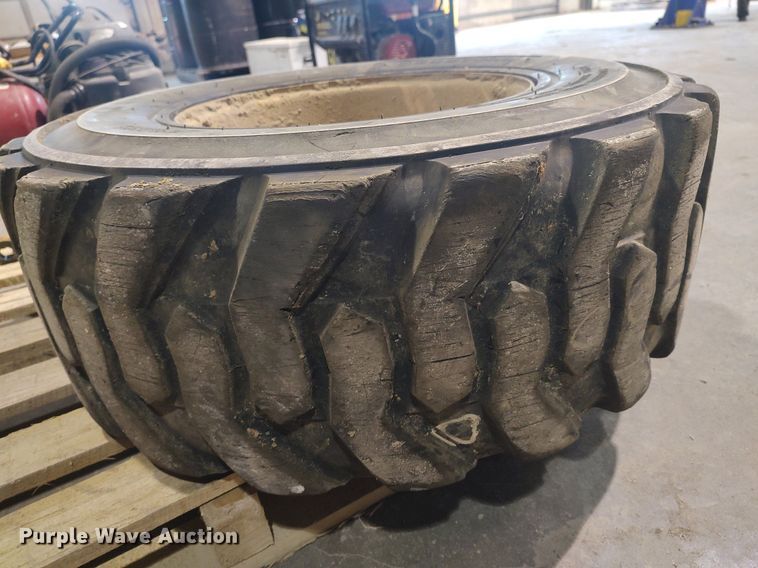 image for item LG9773 Skid steer parts