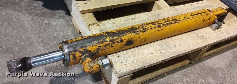 image for item LG9773 Skid steer parts