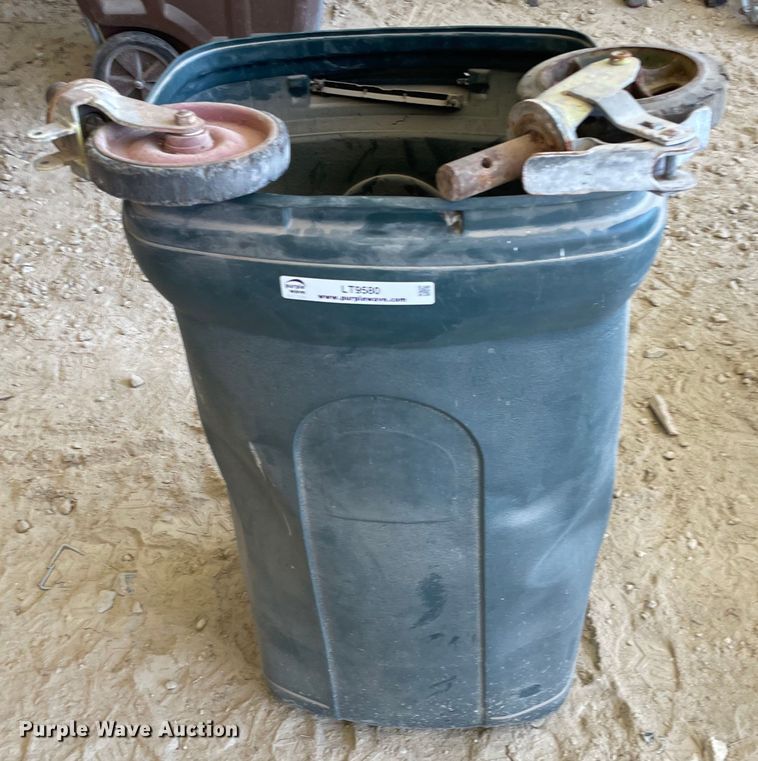 image for item LT9580 Approximately 15 scaffolding wheels