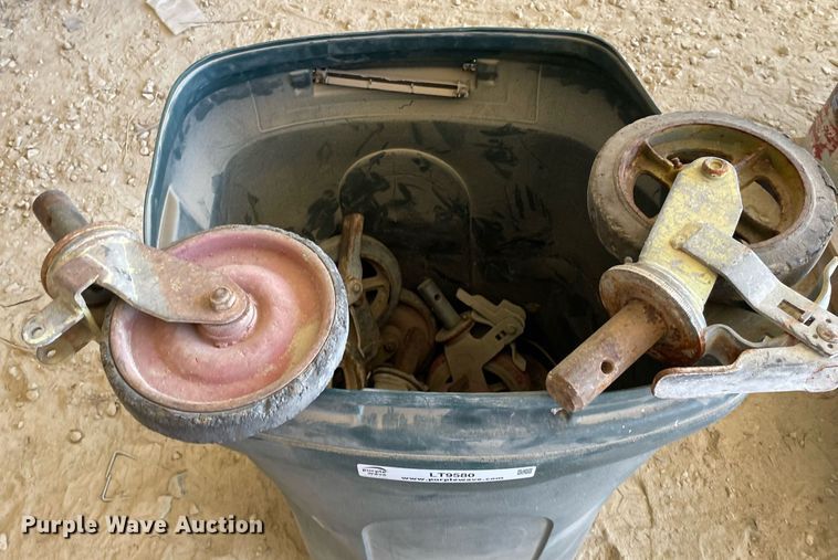 image for item LT9580 Approximately 15 scaffolding wheels