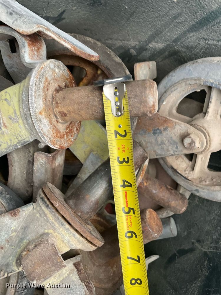 image for item LT9580 Approximately 15 scaffolding wheels