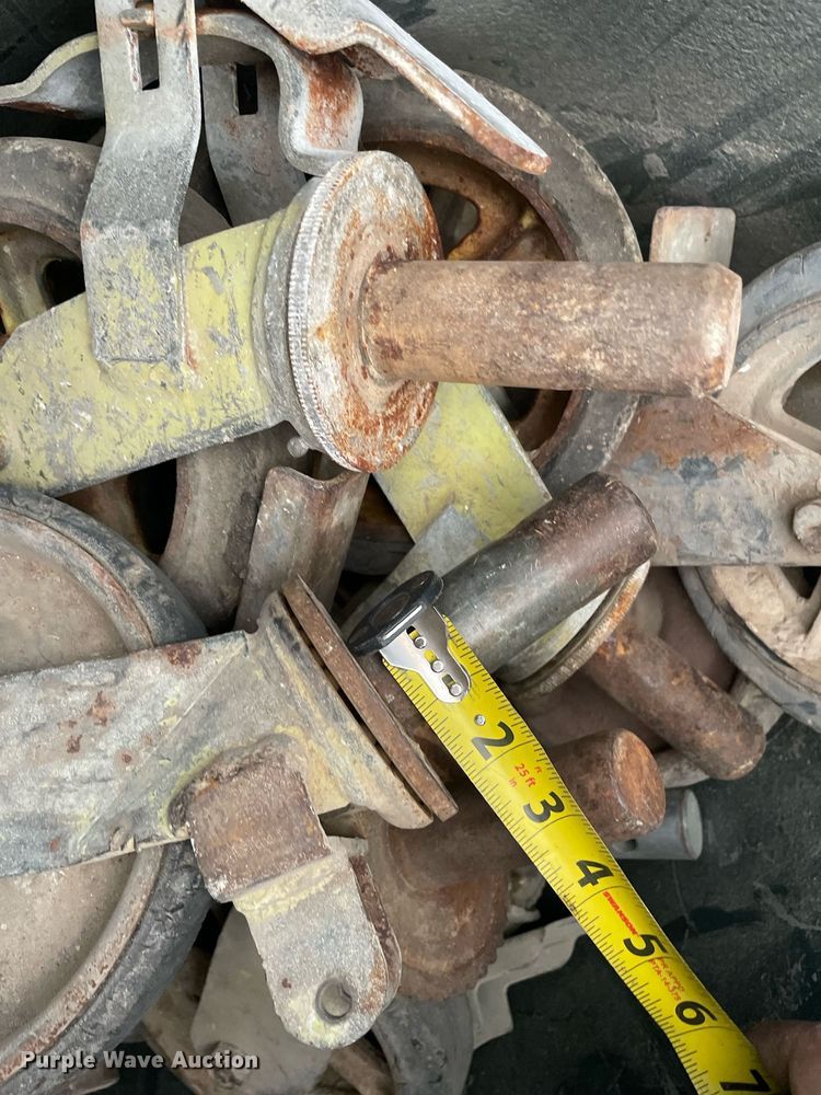 image for item LT9580 Approximately 15 scaffolding wheels
