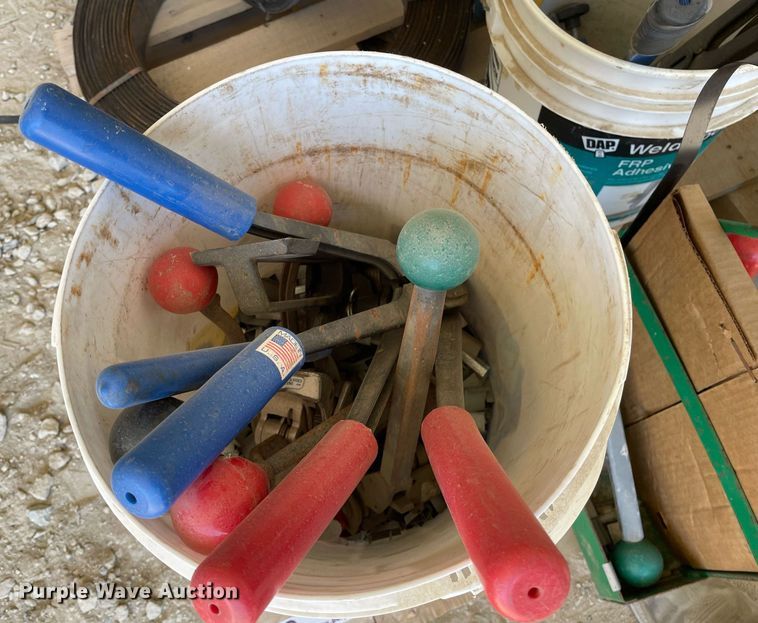 image for item LT9582 Pallet of strapping equipment