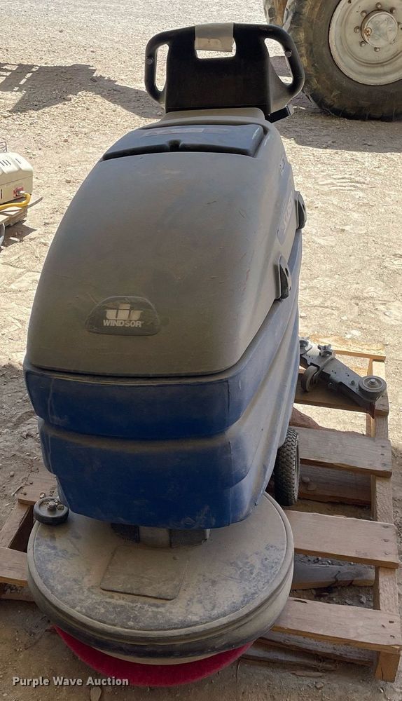 image for item LT9584 Windsor SCX20T  floor buffer