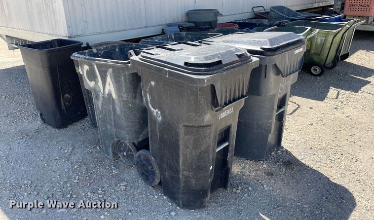 image for item LT9591 Approximately 30 trash cans