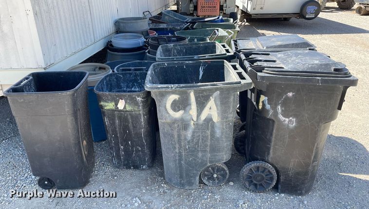 image for item LT9591 Approximately 30 trash cans