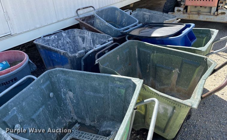 image for item LT9591 Approximately 30 trash cans