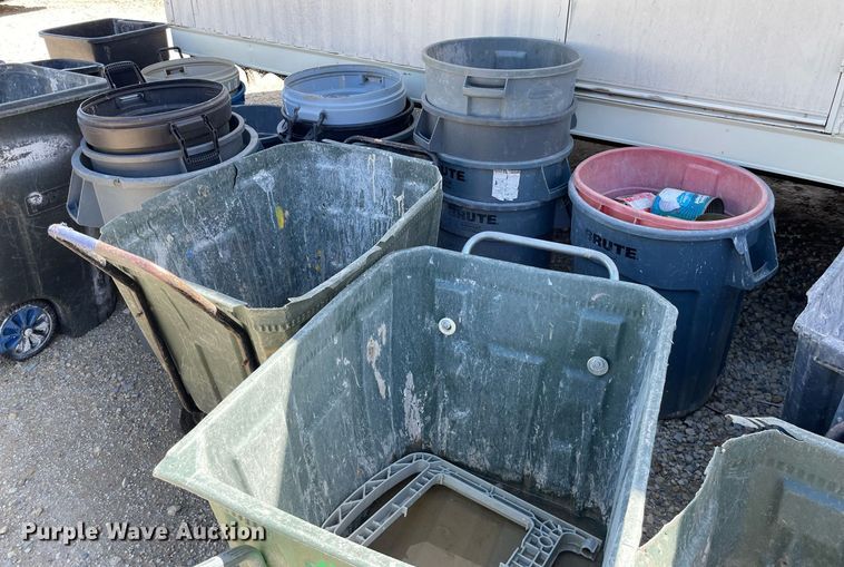 image for item LT9591 Approximately 30 trash cans