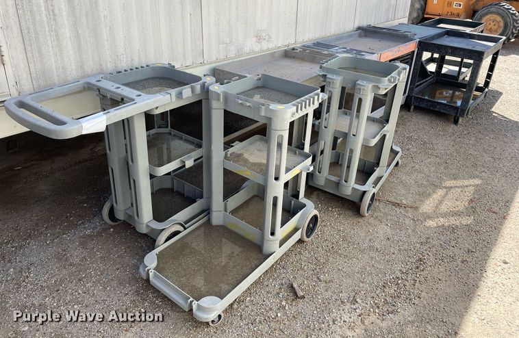 image for item LT9591 Approximately 30 trash cans