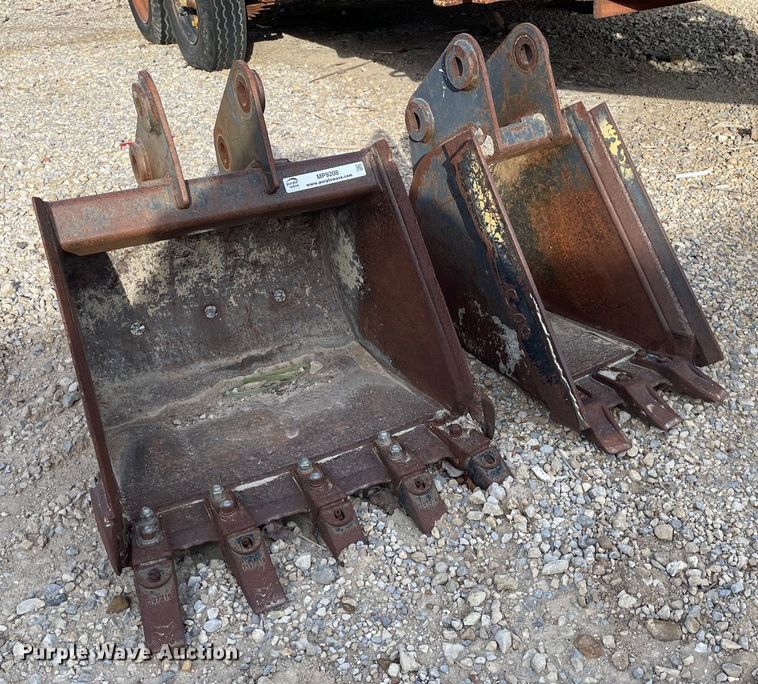 image for item MP9208 (2) Melroe mini excavator buckets