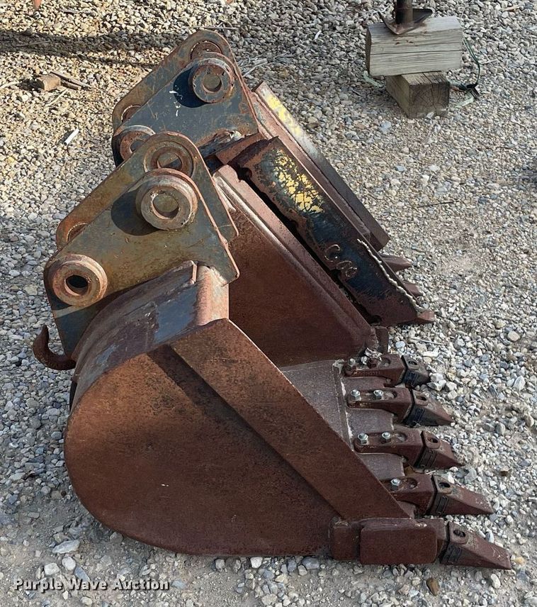 image for item MP9208 (2) Melroe mini excavator buckets