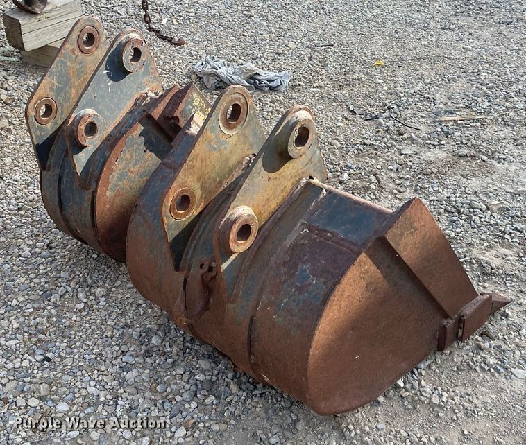 image for item MP9208 (2) Melroe mini excavator buckets